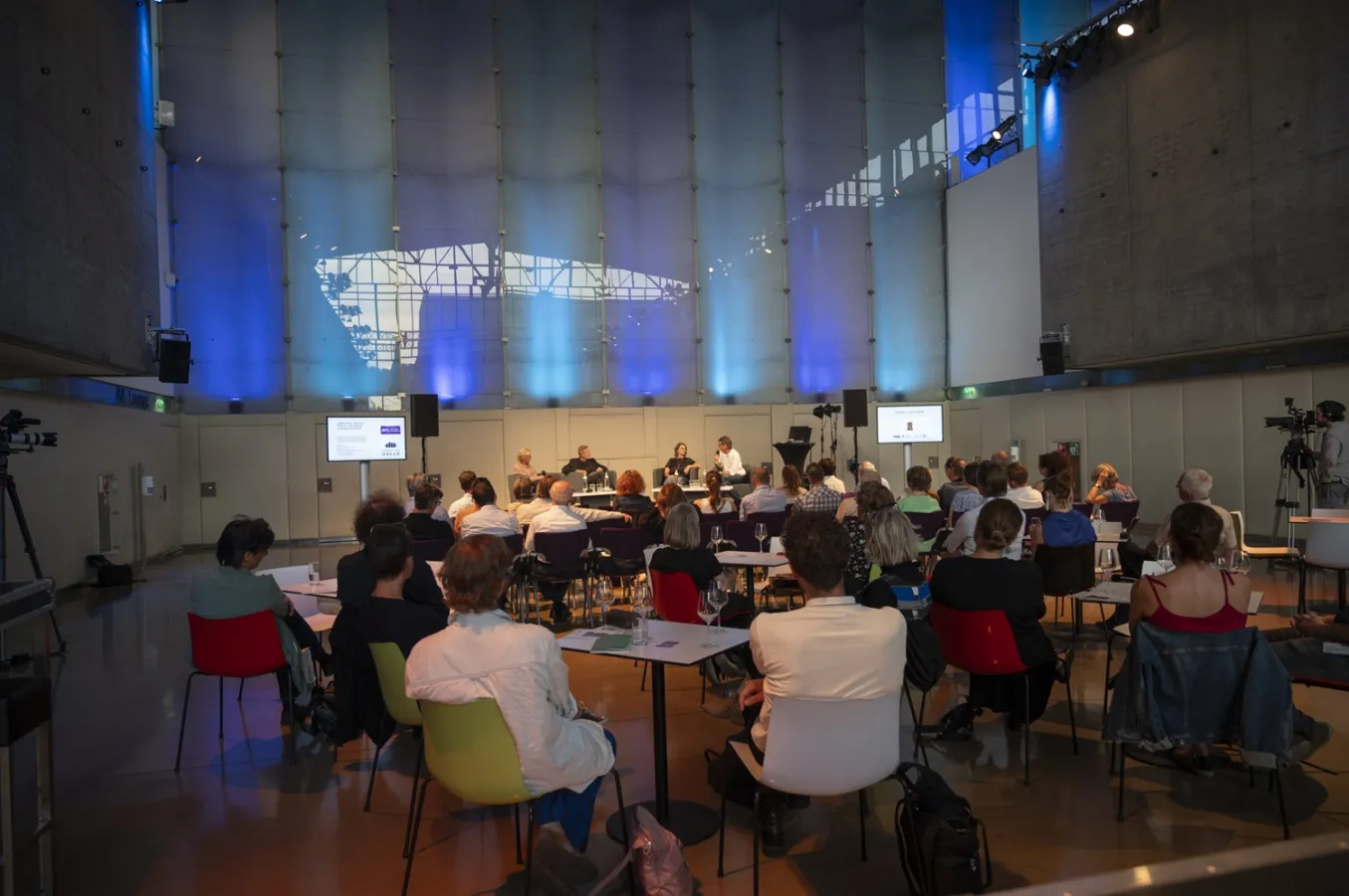 Conversations on the Edge, eine Gesprächsreihe