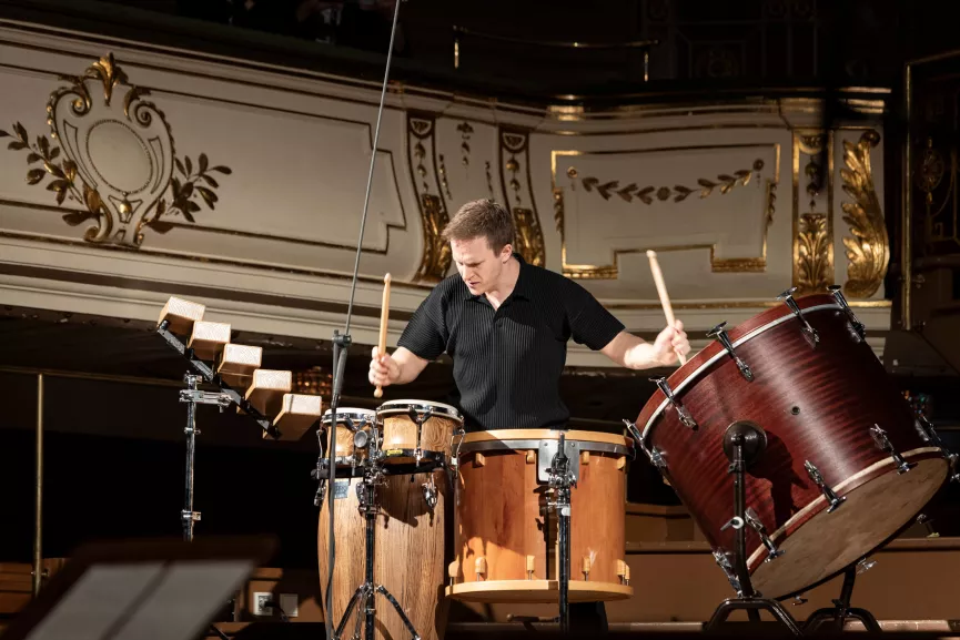 Christoph Sietzen (Percussion) © Toni Muhr